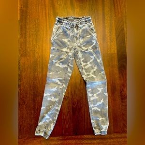 American Eagle camo jegging size 2
